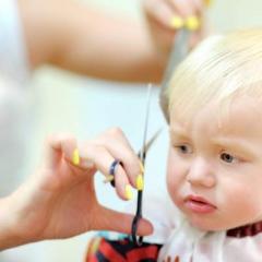 Особенности первой стрижки ребенка В 1 год детям подстригают волосы